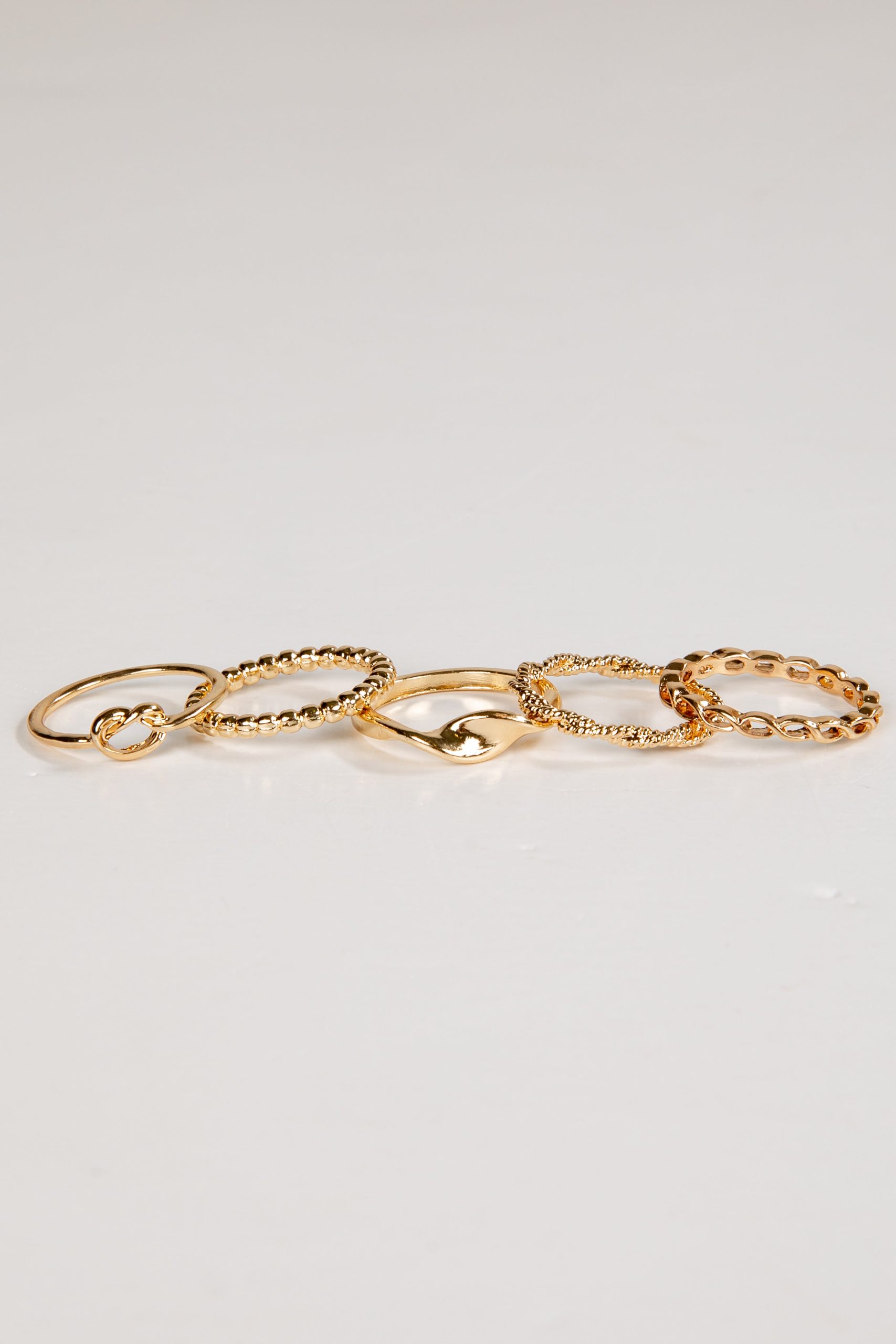 shopdressup_gold_ring_set-5_d200d3d1-533f-4a65-b8cb-f7cd665886e7.jpg